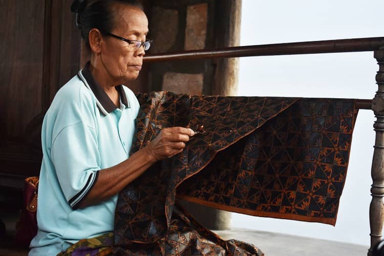 Батик - изобрели в Азии