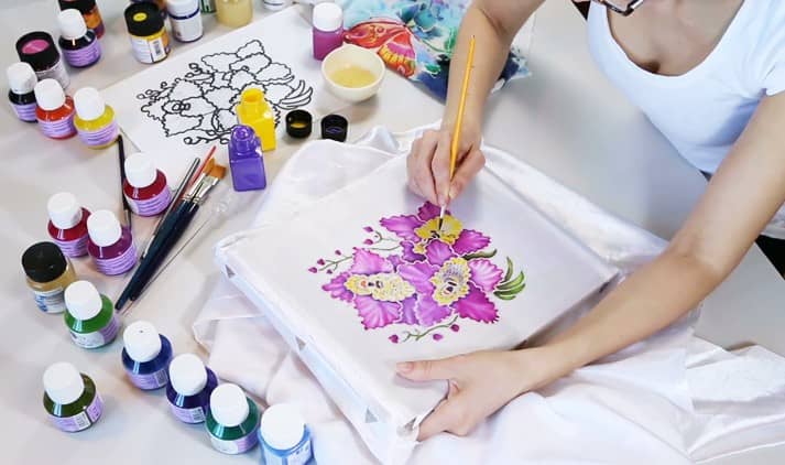 Рисунок по ткани красками