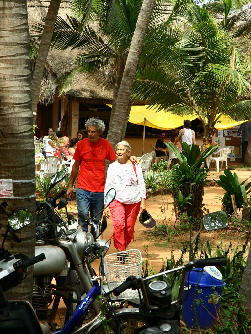 Люди город Ауровиль