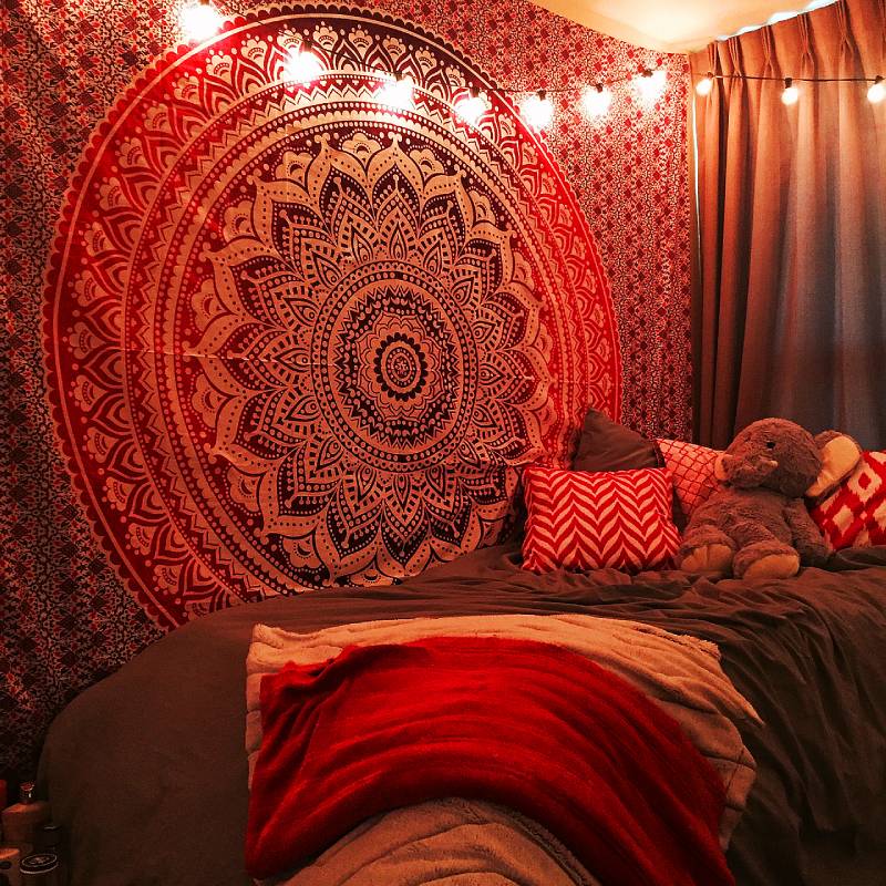 Покрывала и пледы с принтами