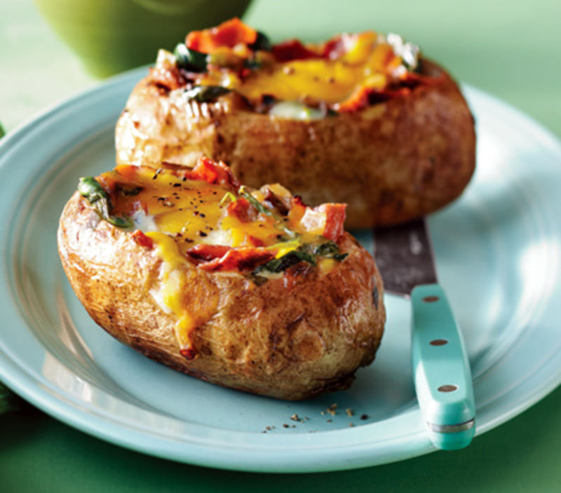 Простое блюдо из яиц с запеченным картофелем