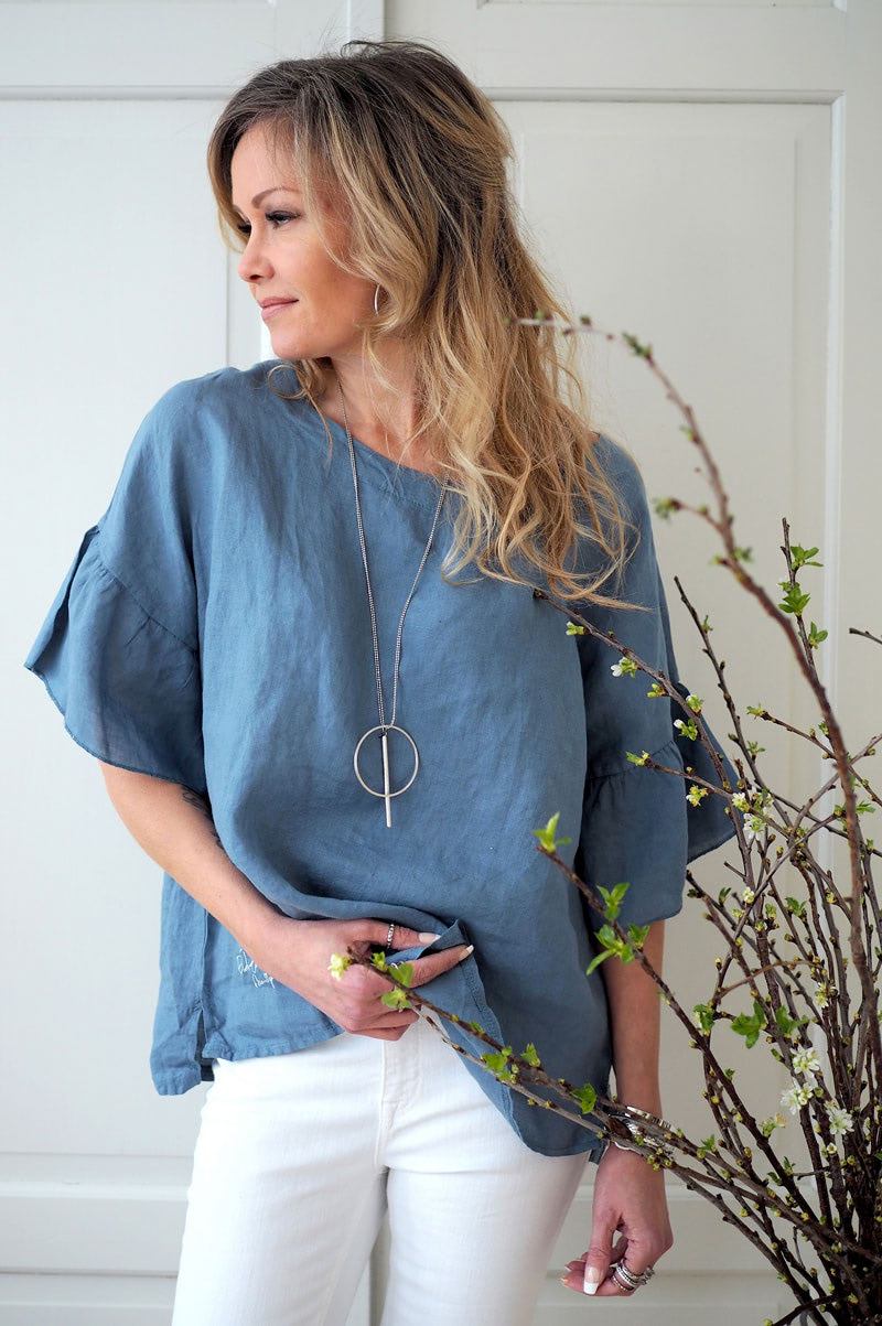Лен, голубая блуза в стиле бохо
