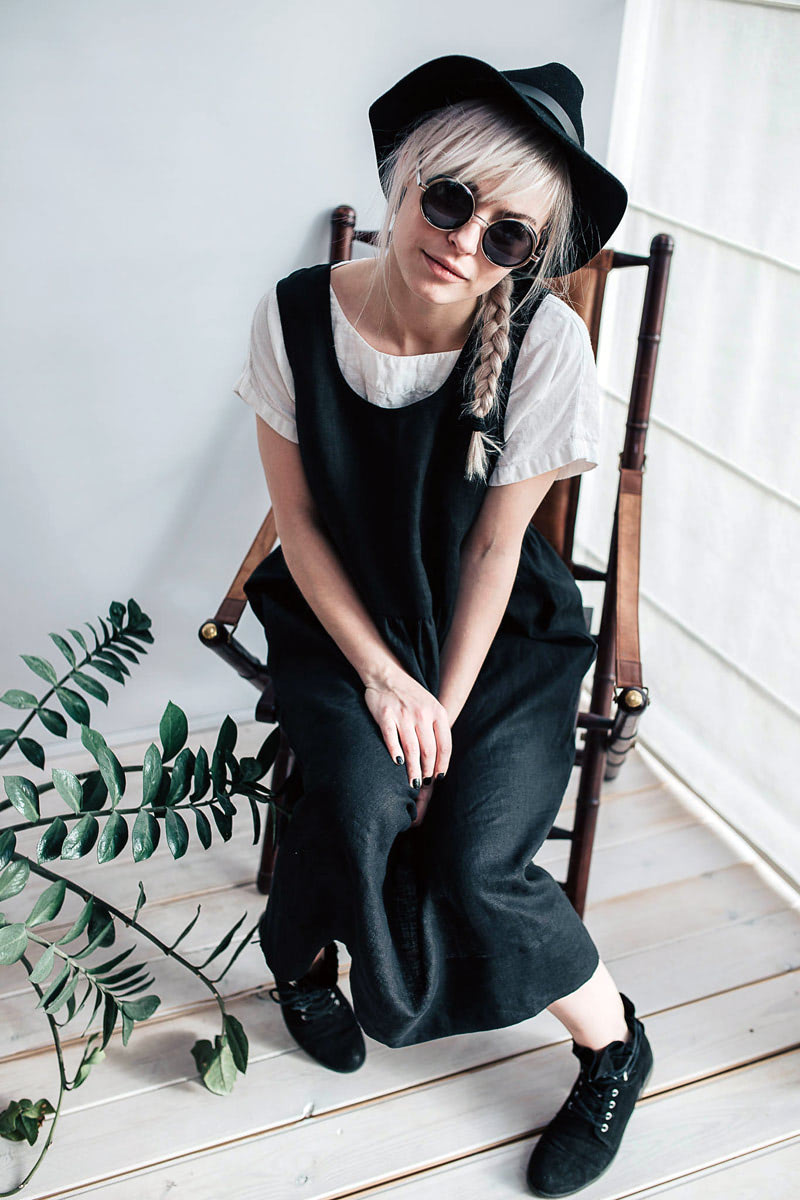 Черный льняной сарафан в бохо стиле