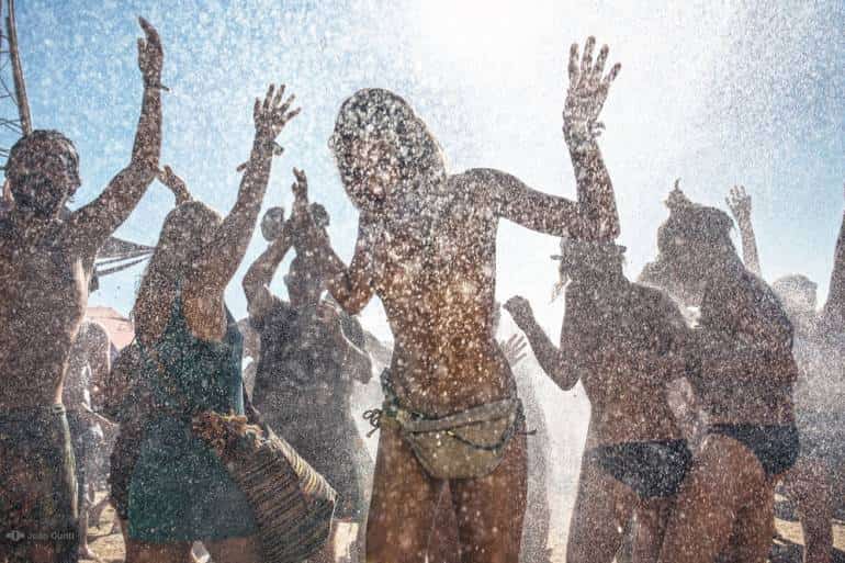 Танцы во время выступлений