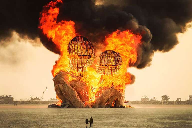 Горящие статуи на Burning Man