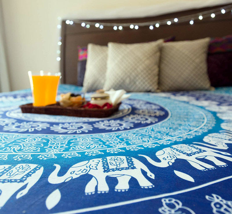 Покрывала декоративные в интерьере спальни