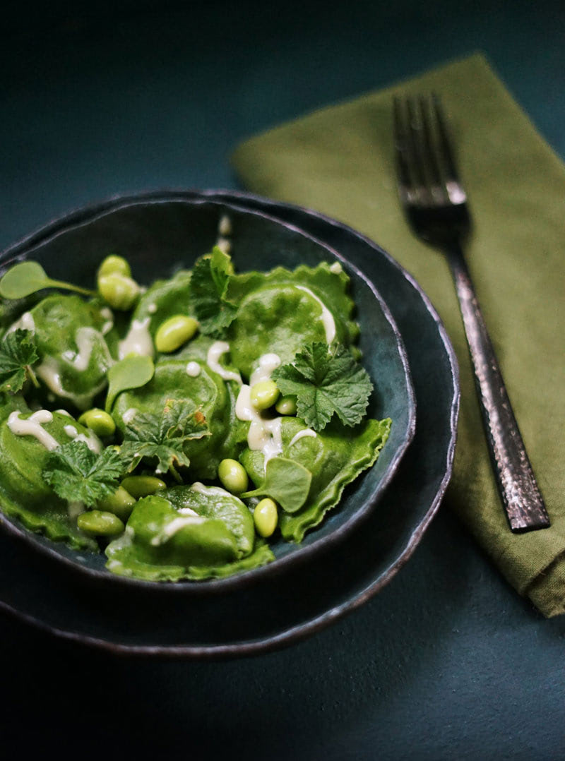 Дикая весенняя зелень — равиоли