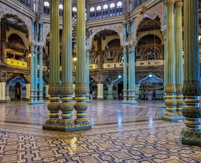 Во дворце в Индии