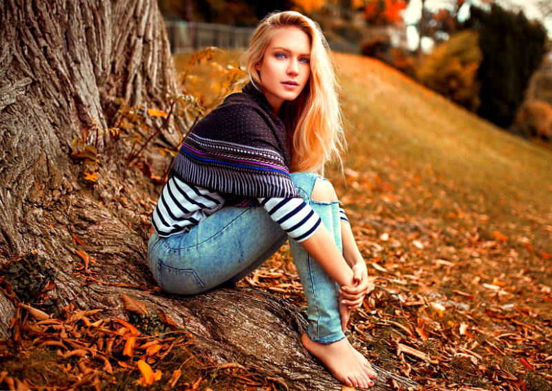 Светлые женские джинсы осени 2019