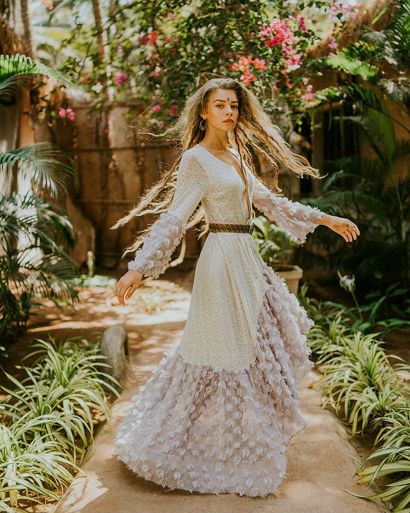 Белая фестивальная одежда