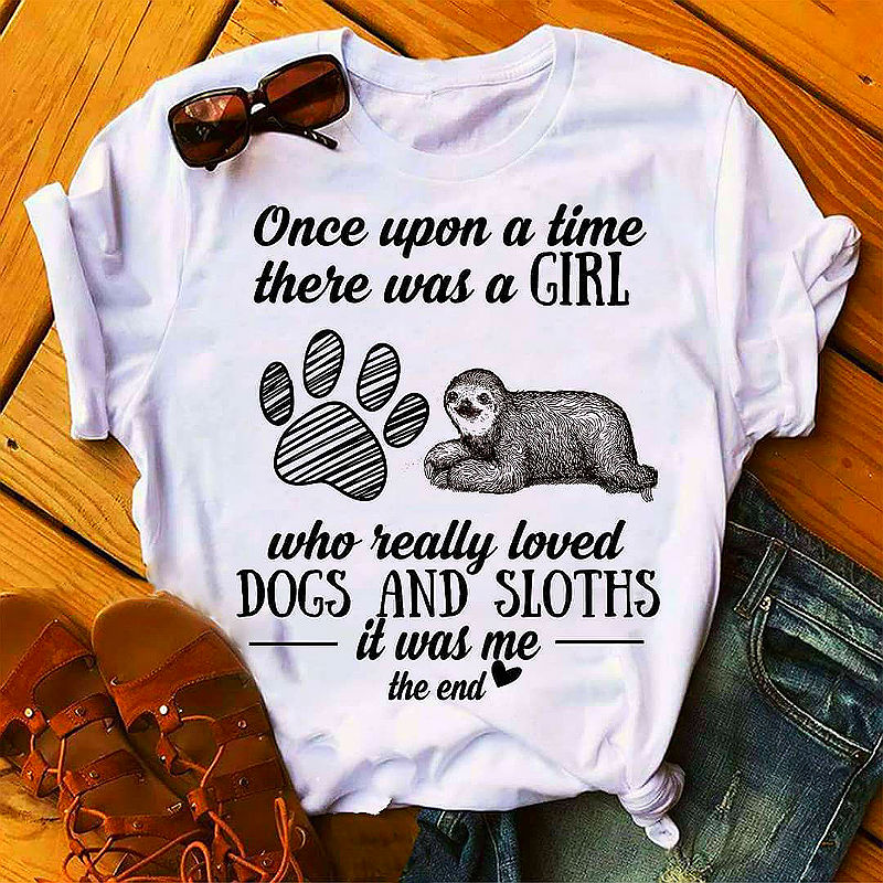 Белая футболка и надписи