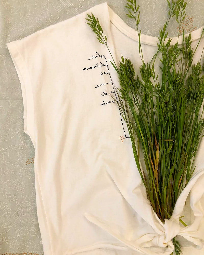 Белая футболка без принтов