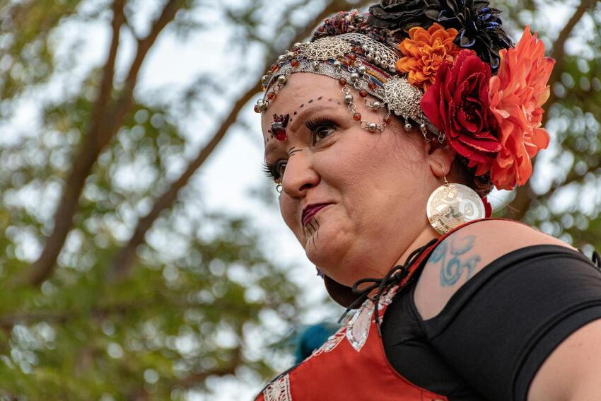 Девушка в костюме для джипси