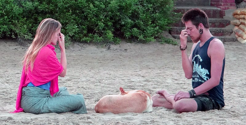 Медитация на индийском пляже Арамболь