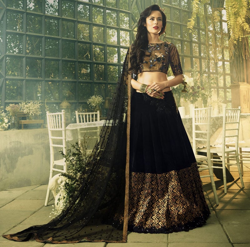 Индийское сари черного цвета