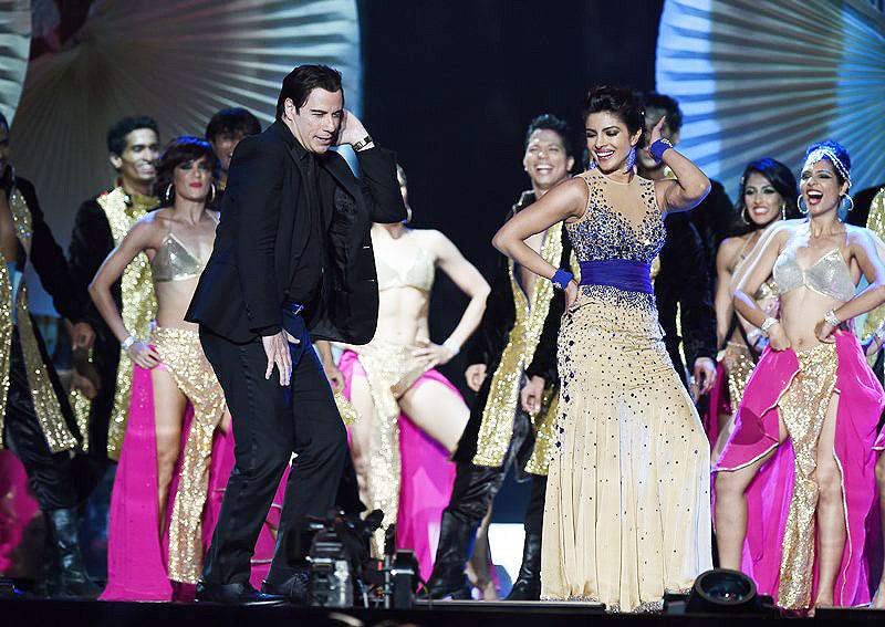 Индийские танцы в исполнении Траволты