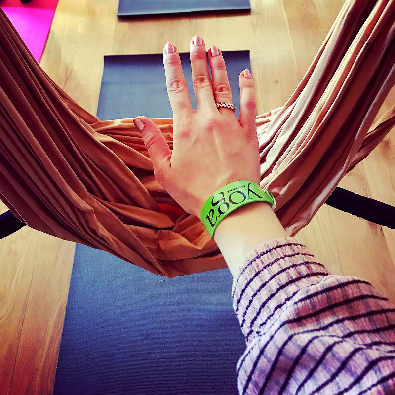 Аэро йога в гамаках