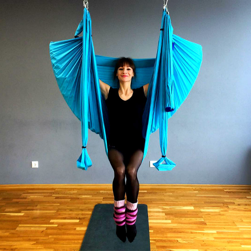 Йога в гамаках и асаны