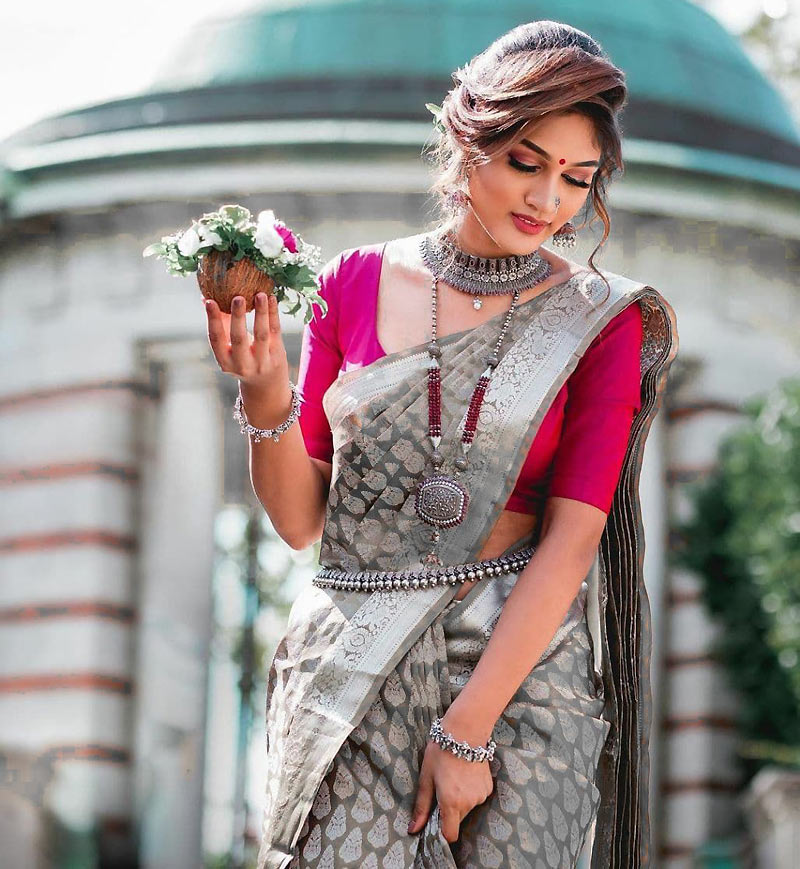 Сари канджеварам серого цвета