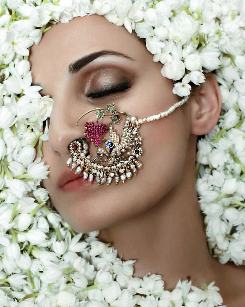 Индийский пирсинг крыльев носа