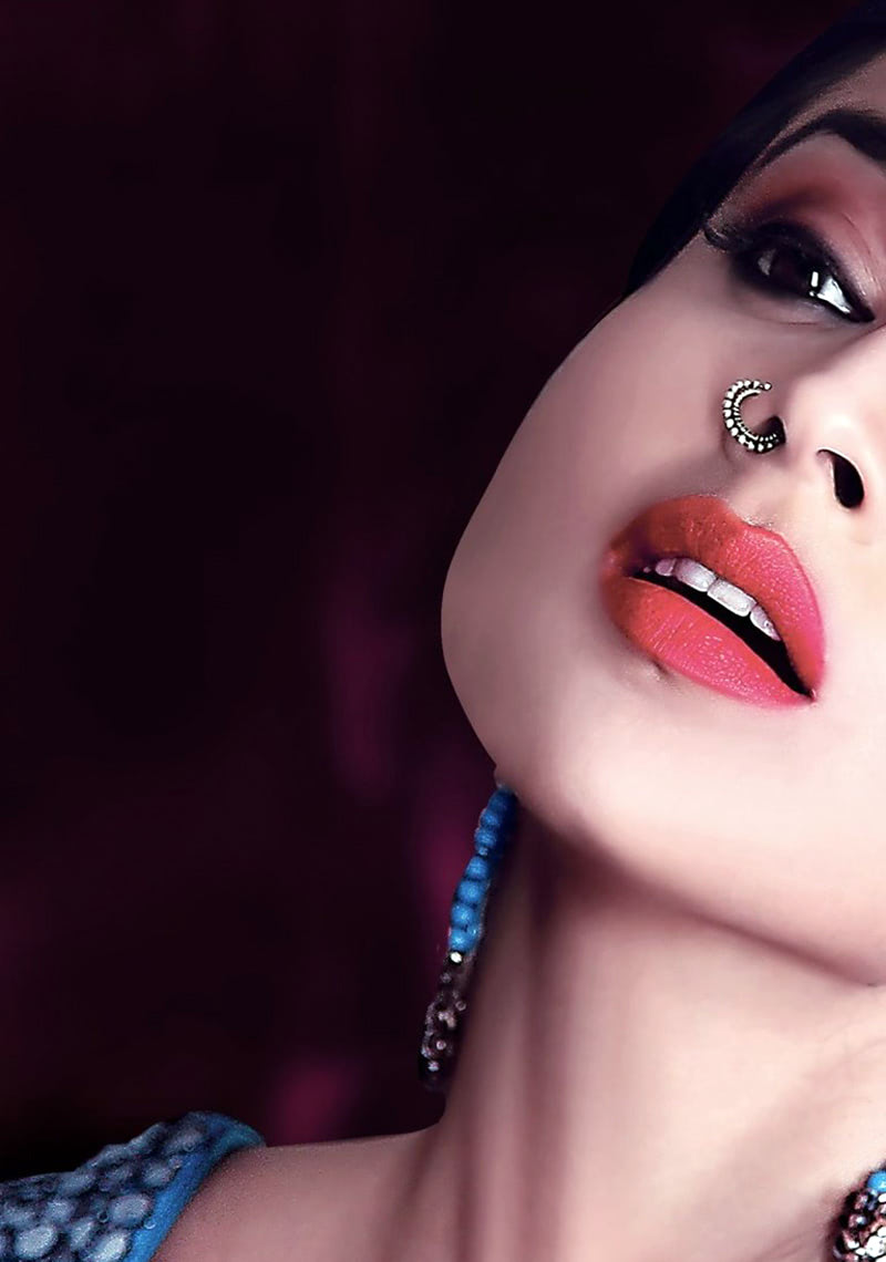 Нат — кольцо в нос