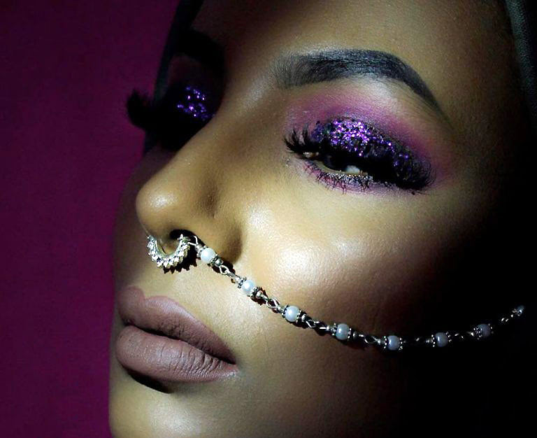 Индийские украшения в нос