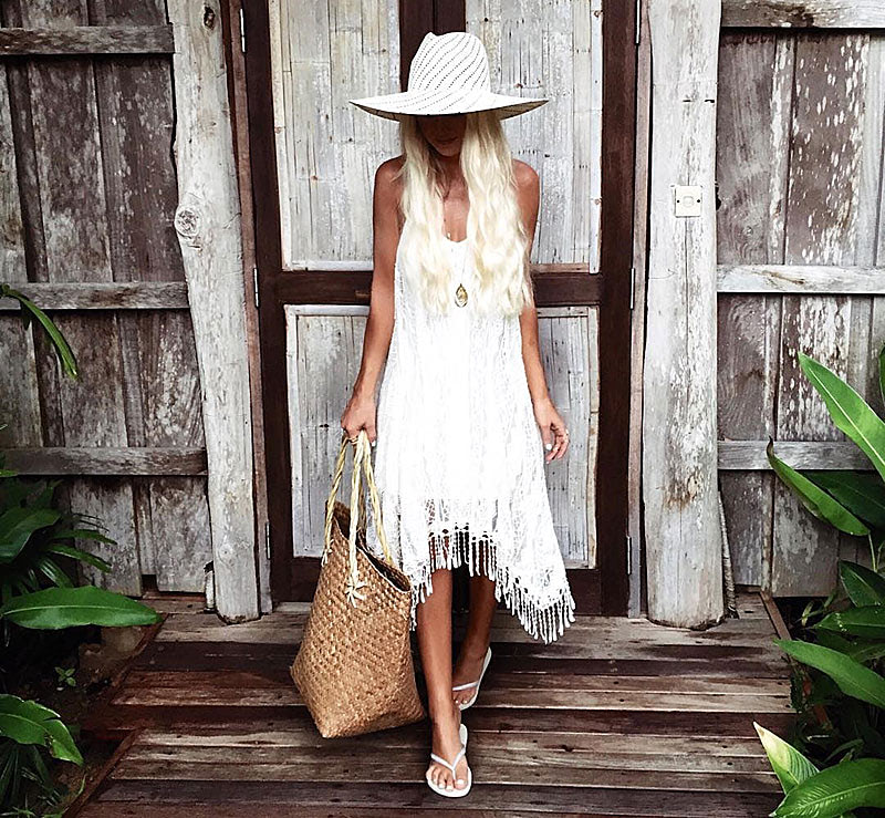 Кружевное белое платье с бахромой