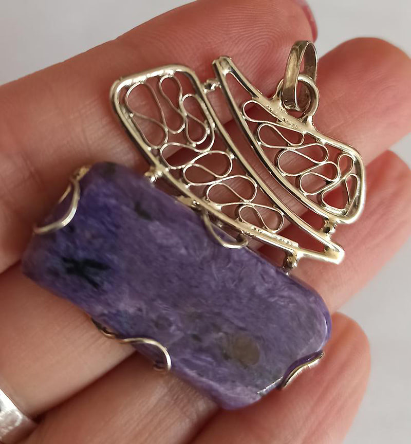 Авторский кулон на шею из чароита