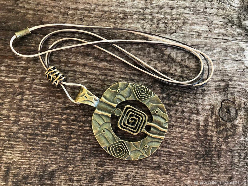 Авторский кулон на шею из металла