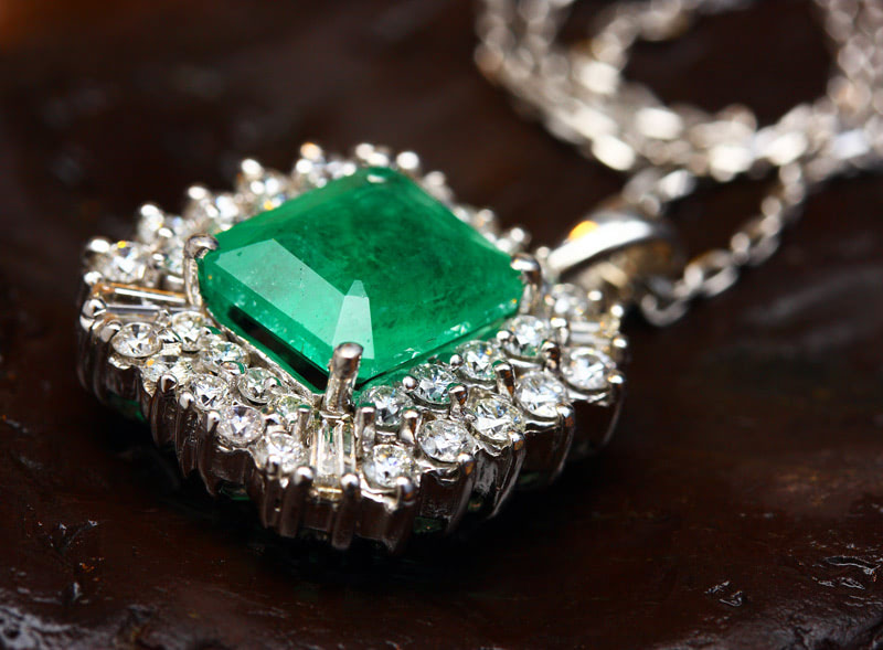 Ювелирный кулон на шею