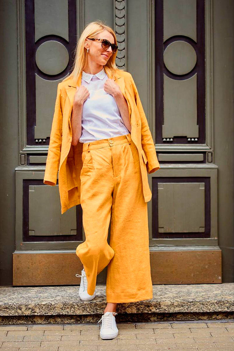 Свободные брюки на девушке