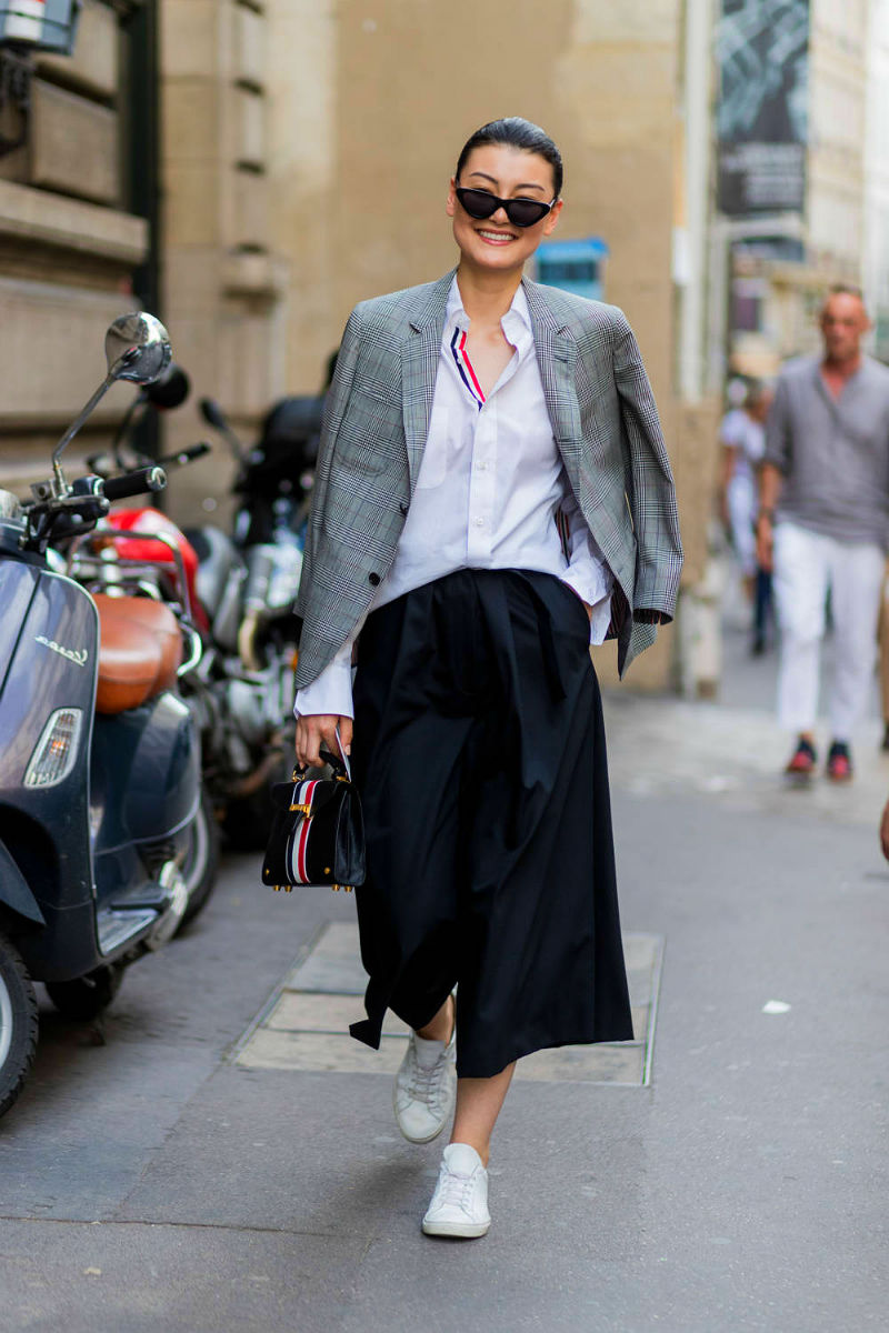 Свободные женские брюки виды