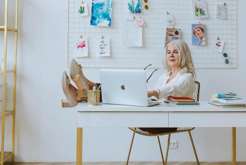 Рабочая одежда — белый льняной костюм