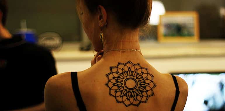 Мехенди на спине