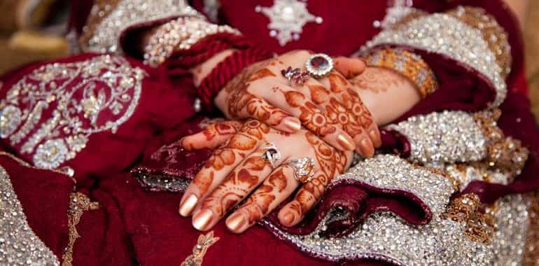 Рисунок мехенди Цветы хной