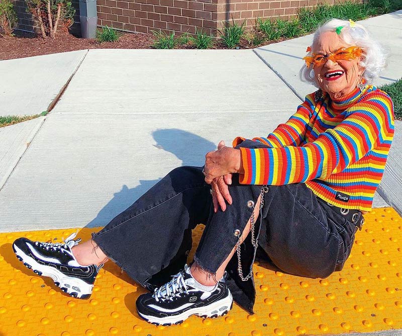 Модная леди элегантного возраста