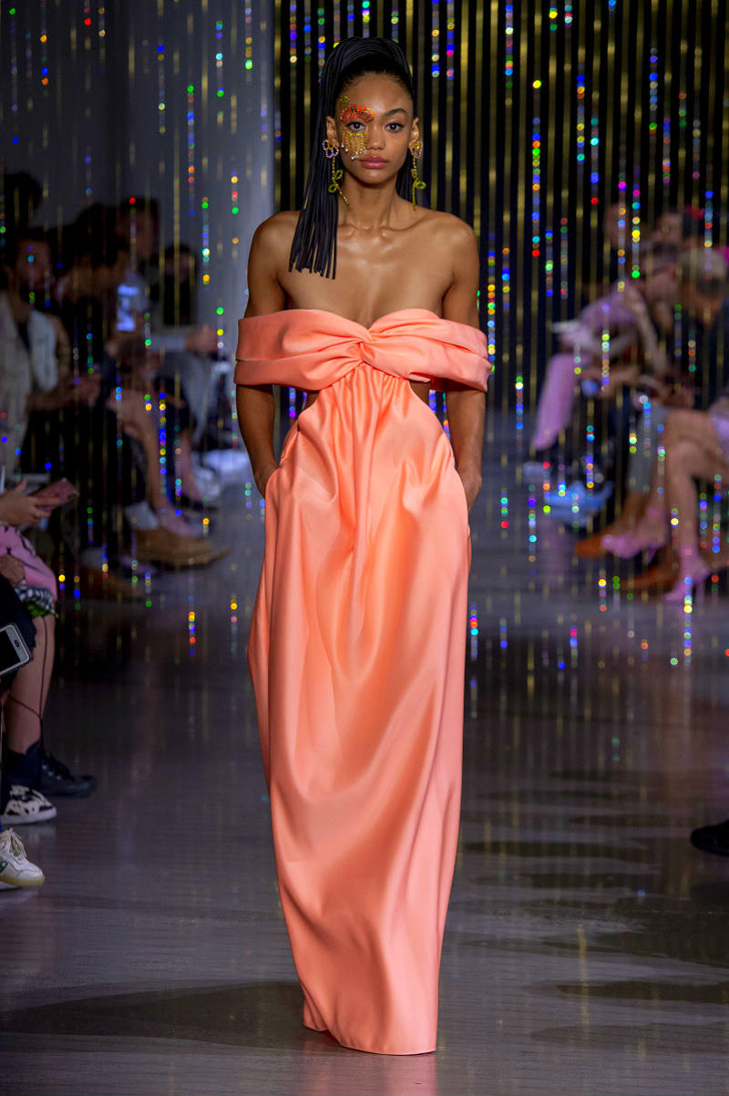 Модный персиковый цвет