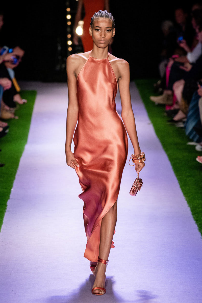 Модный цвет весна лето 2020 Coral Pink