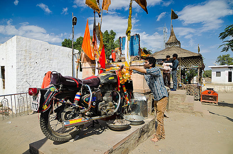 Необычный храм Индии — Ом Банна