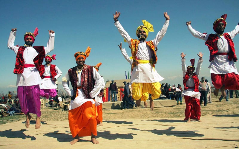 Новый год в Индии празднуют танцами