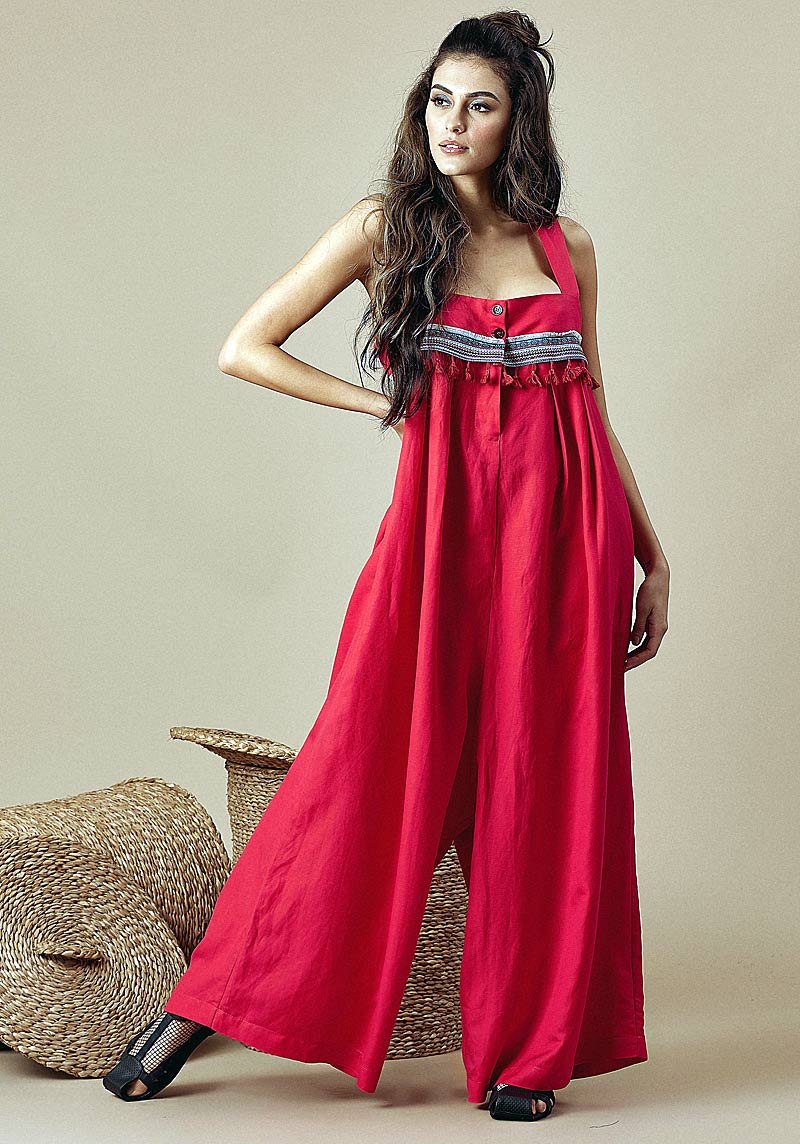 Комбинезон в стиле оверсайз