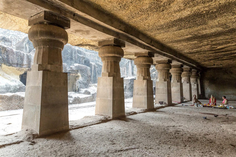 Пещерный храм Джогешвари