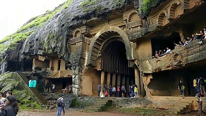 Пещерный индийский храм