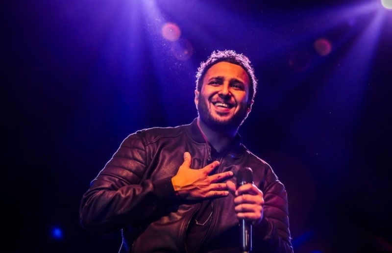 Певец Индии Эш Кинг