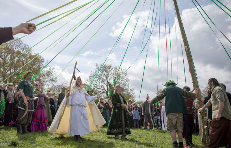 Праздник Белтейн — майский шест