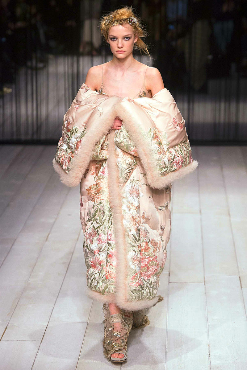 Пуховики с принтами