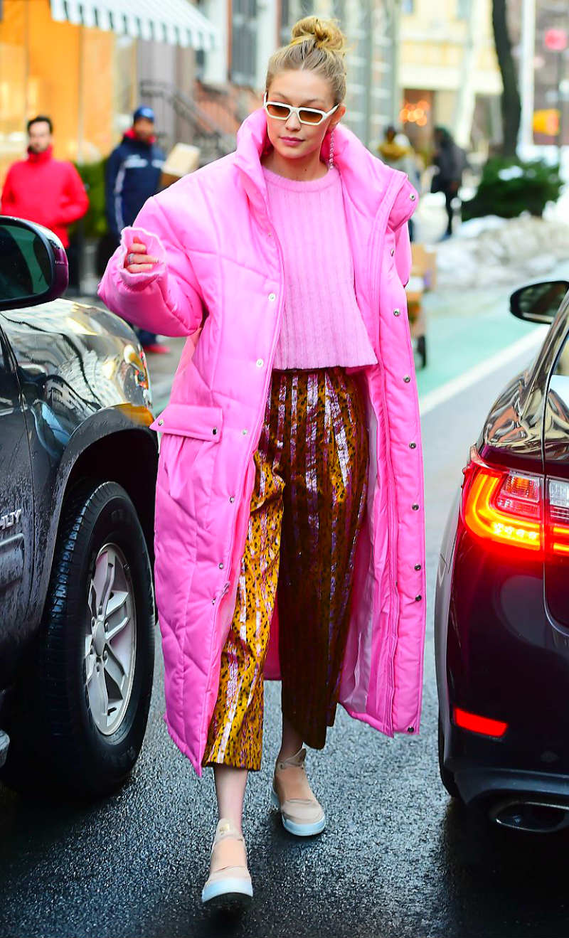 Женский пуховик модный цвет