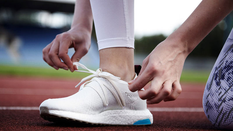 Ресайклинг — кроссовки Stella McCartney