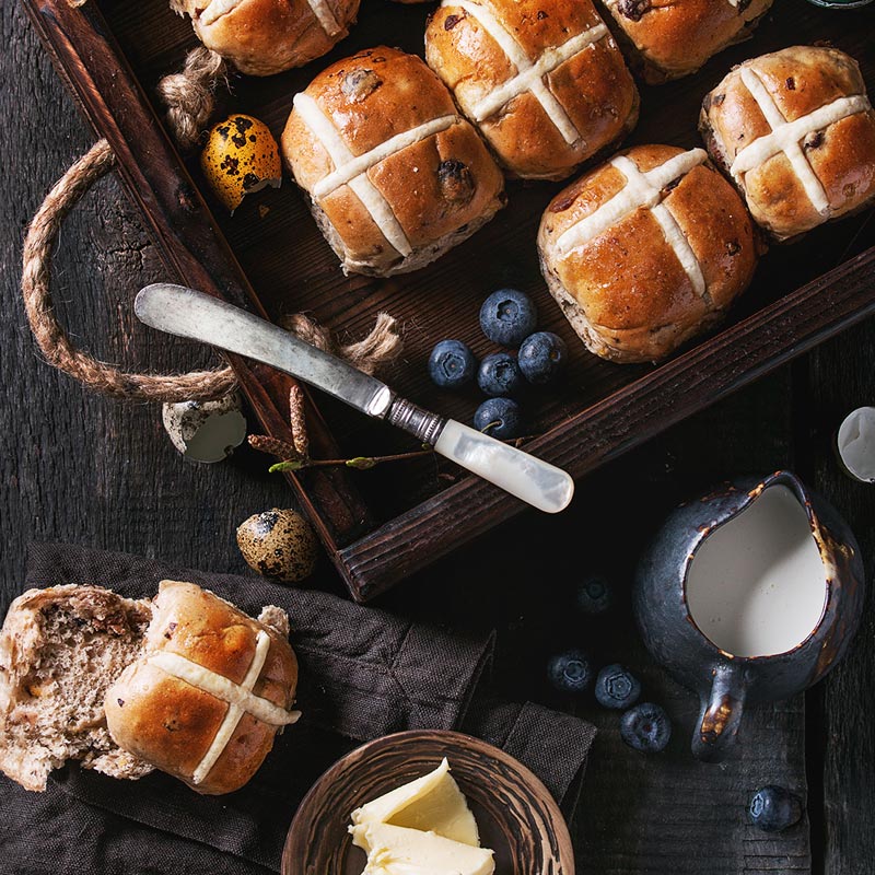 Рецепт марта — праздничные булочки с крестом