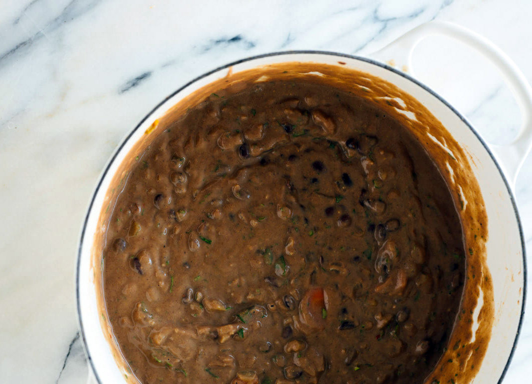 5 лучших рецептов сентября — пряный суп из черной фасоли